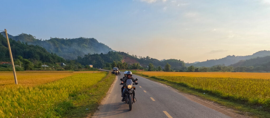 Route en direction de Hanoi fin du road trip sur les sentiers pittoresque du Laos et du Vietnam