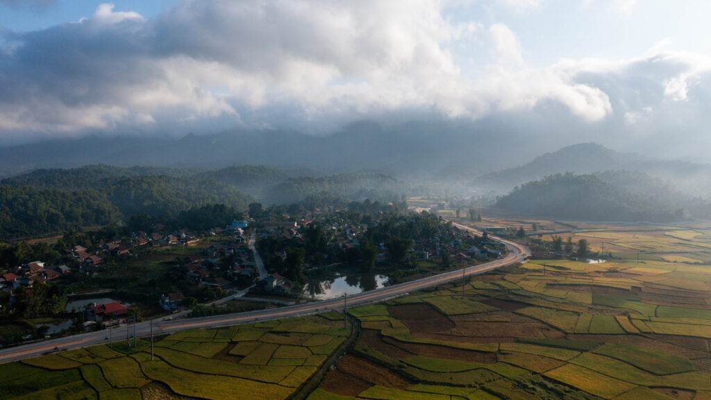 Route du nord menant a Lai Chau lors de notre road trip a moto sur les sentiers pittoresque du Laos et du Vietnam