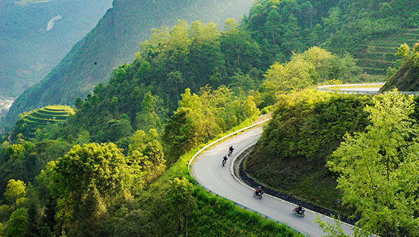 Road trip à moto sur les sentiers pittoresque du Laos et du Vietnam