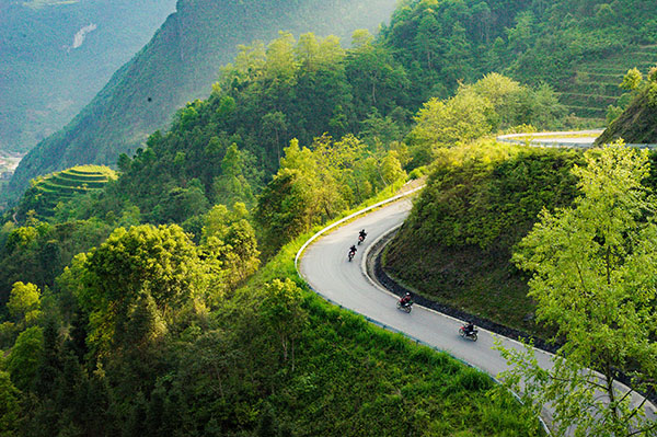 Road trip à moto sur les sentiers pittoresque du Laos et du Vietnam