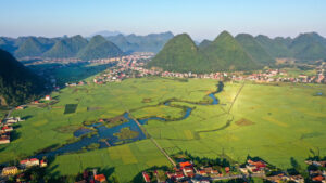 Village de Quynh Son entouré de rizières