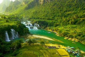 Vue panoramique sur les chutes de Ban Gioc