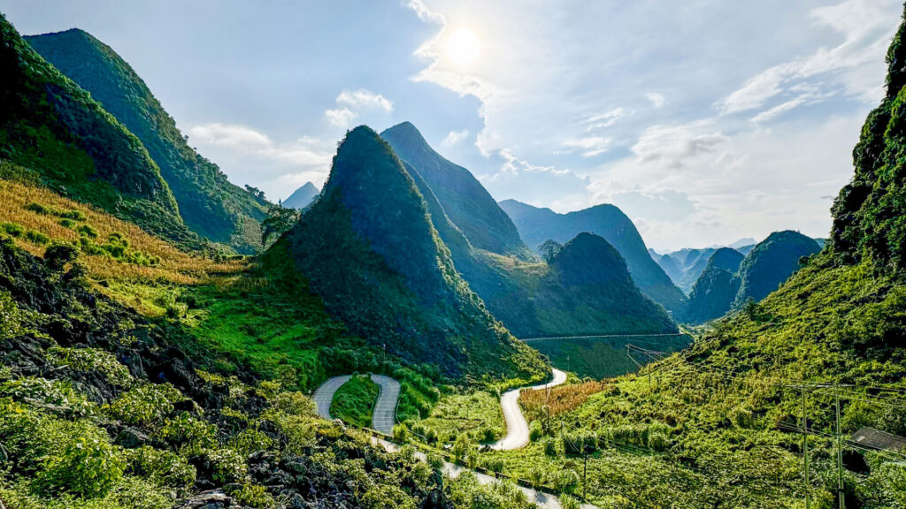Virage en épingle sur la route de Ha Giang